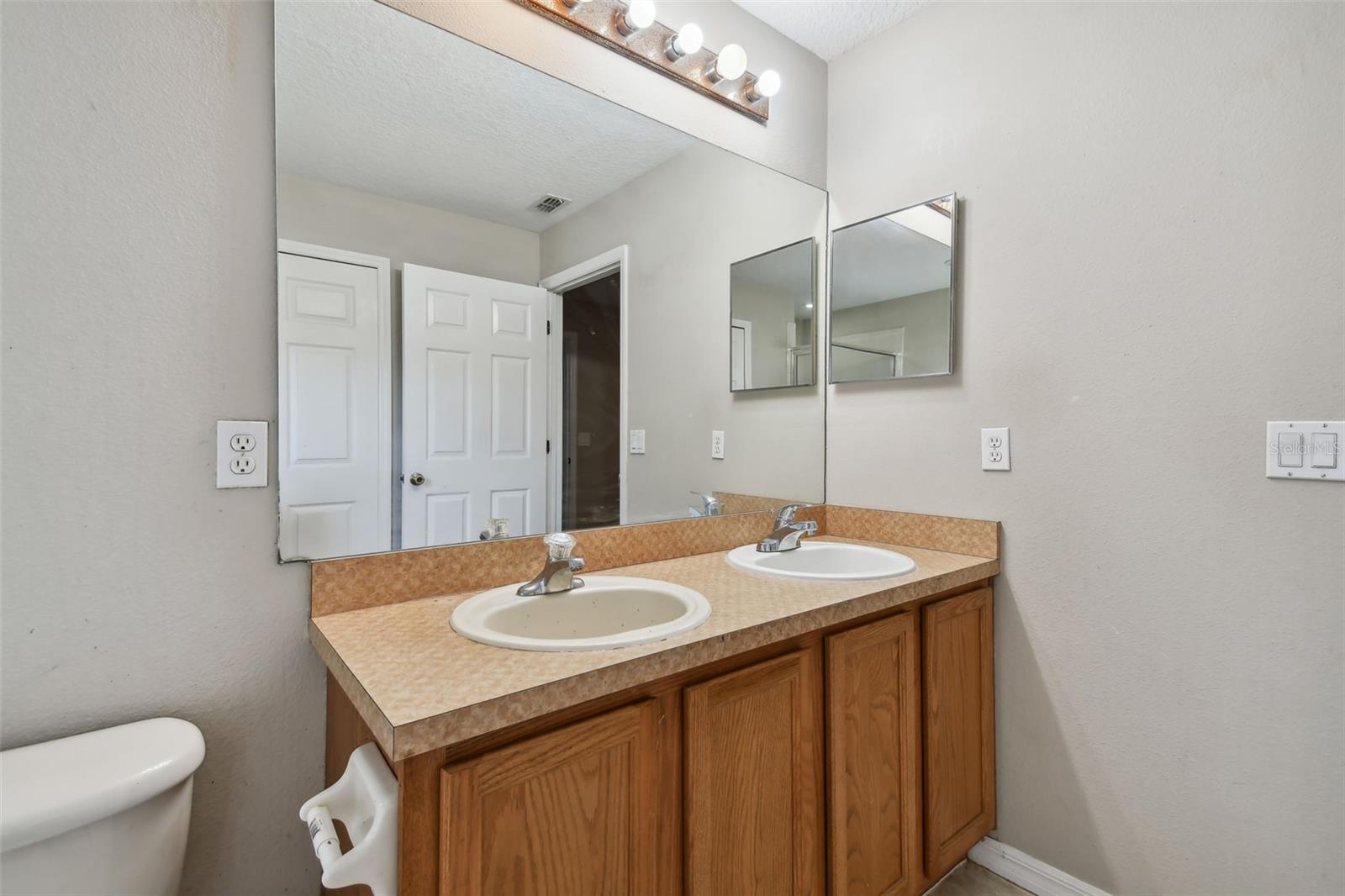 1561 E MERRICK DR, DELTONA, FL, 32738