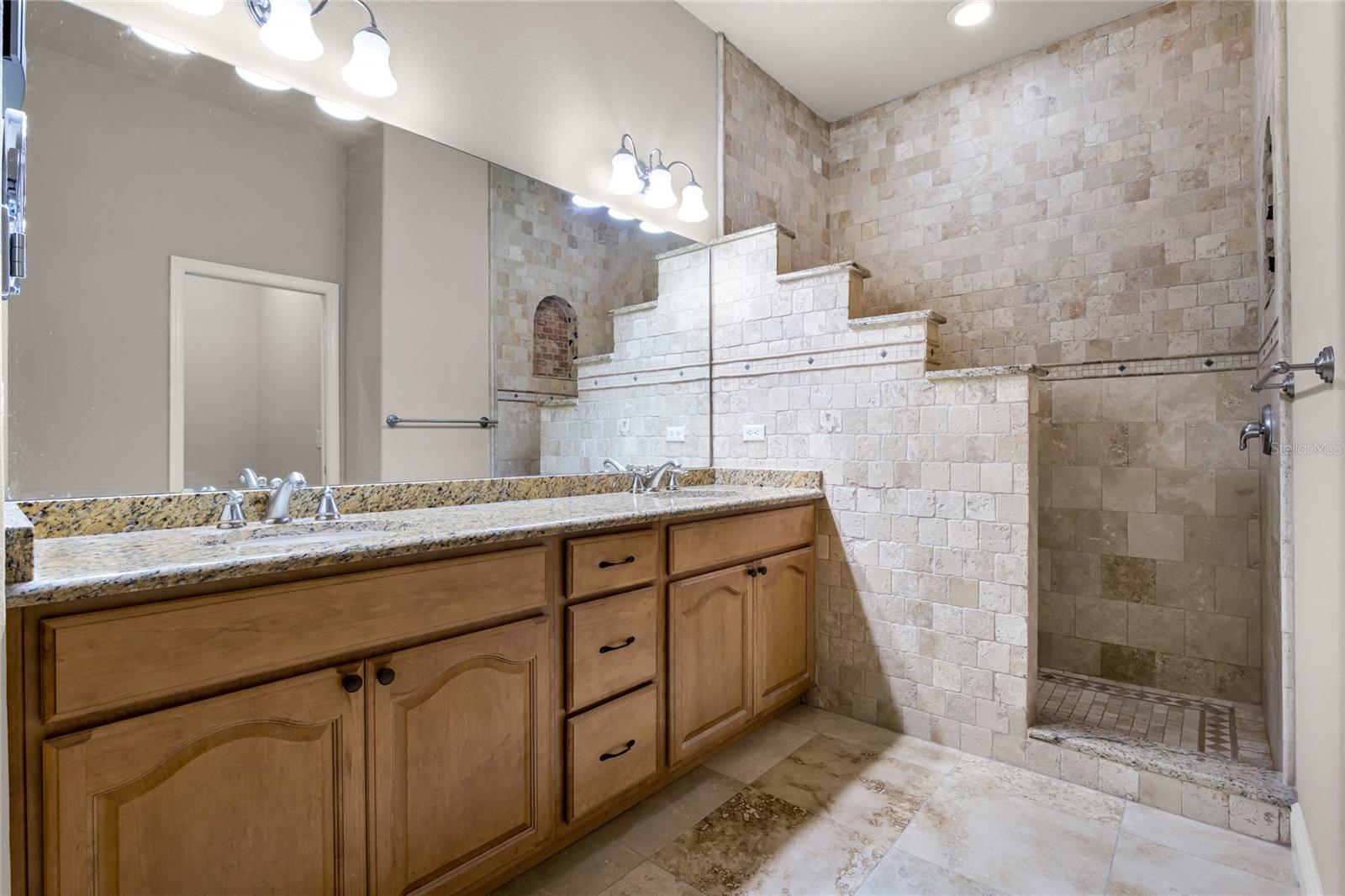 118 LOWER LAKE CT, DEBARY, FL, 32713