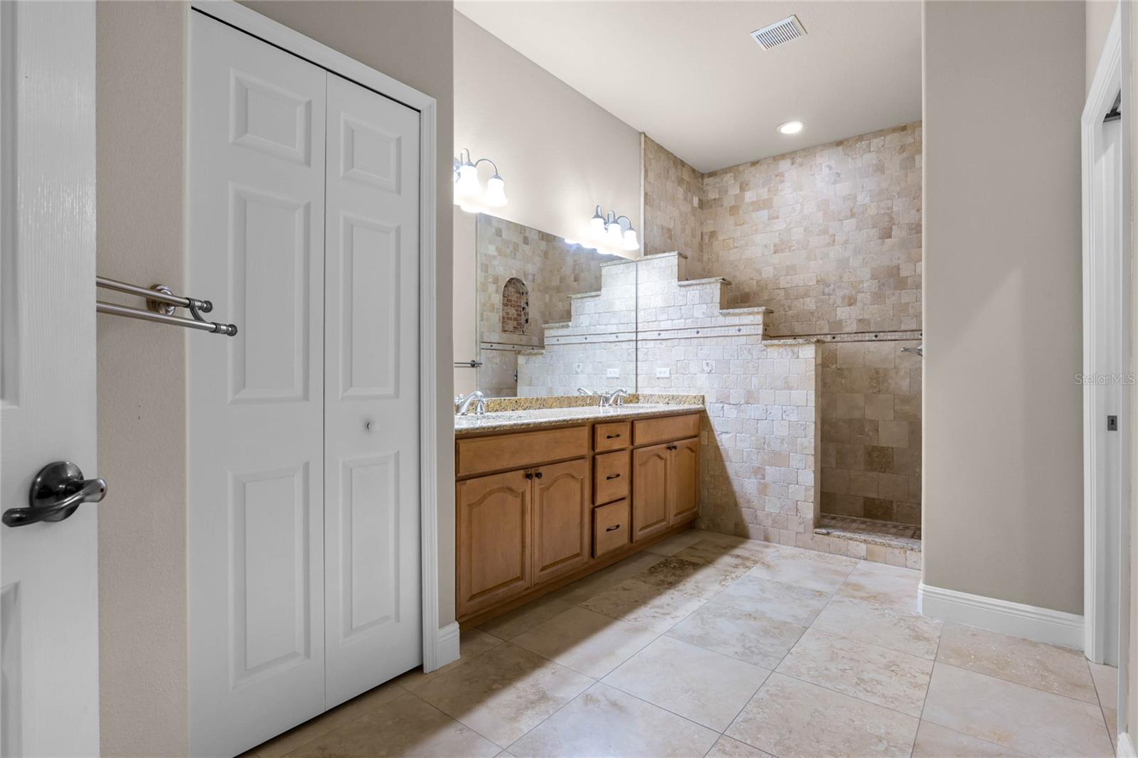 118 LOWER LAKE CT, DEBARY, FL, 32713