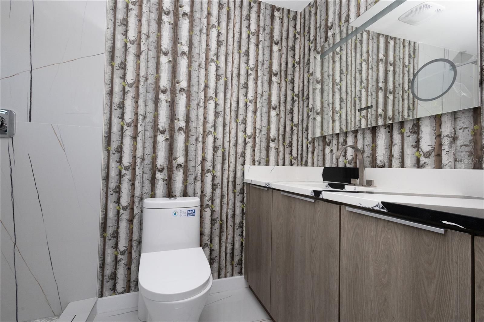 2070 W AIRPORT BLVD, SANFORD, FL, 32771