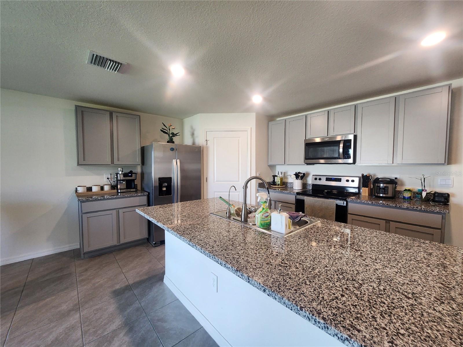 377 W FAIRWAYS VIEW DR, BEVERLY HILLS, FL, 34465