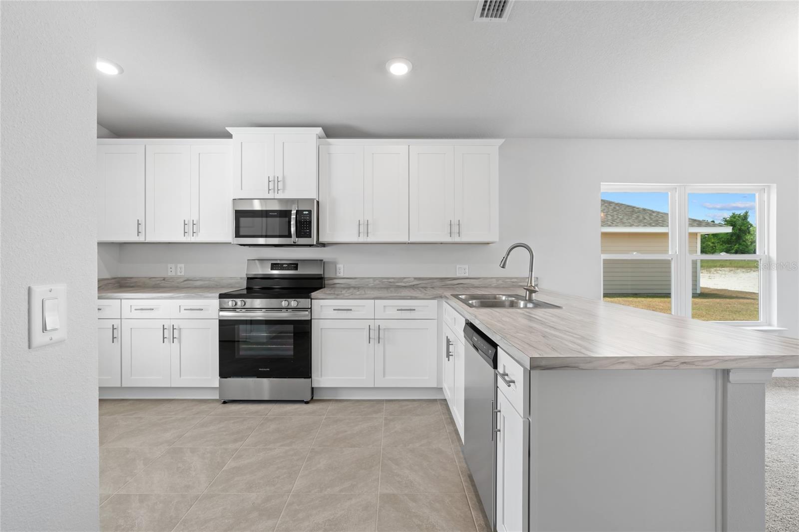 1945 N ROBERTS TRL, BELL, FL, 32619