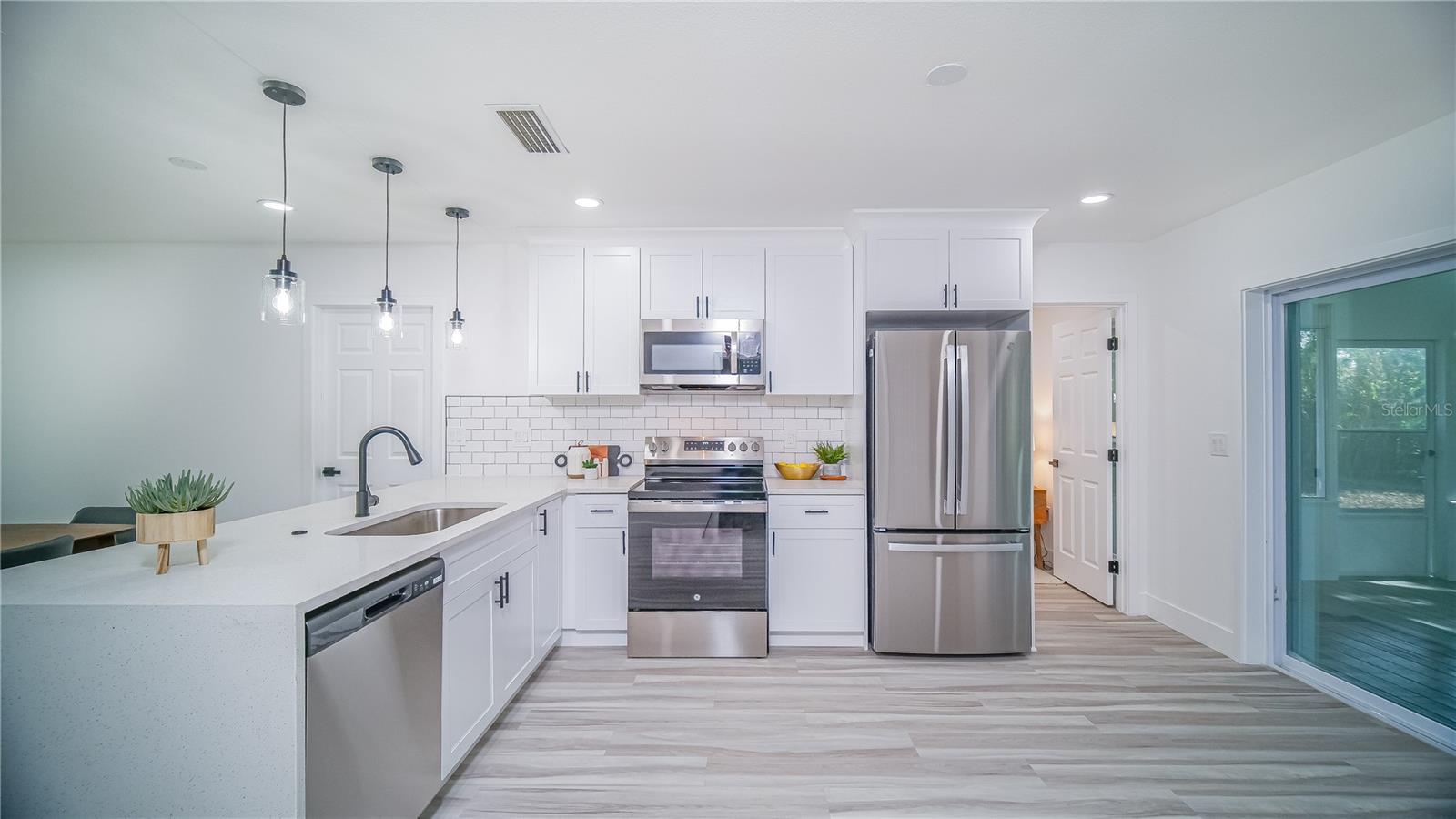 2220 CRYSTAL GROVE LN, LAKELAND, FL, 33801