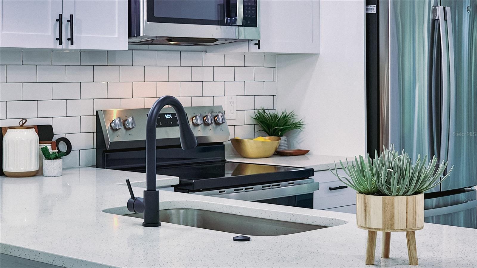 2220 CRYSTAL GROVE LN, LAKELAND, FL, 33801