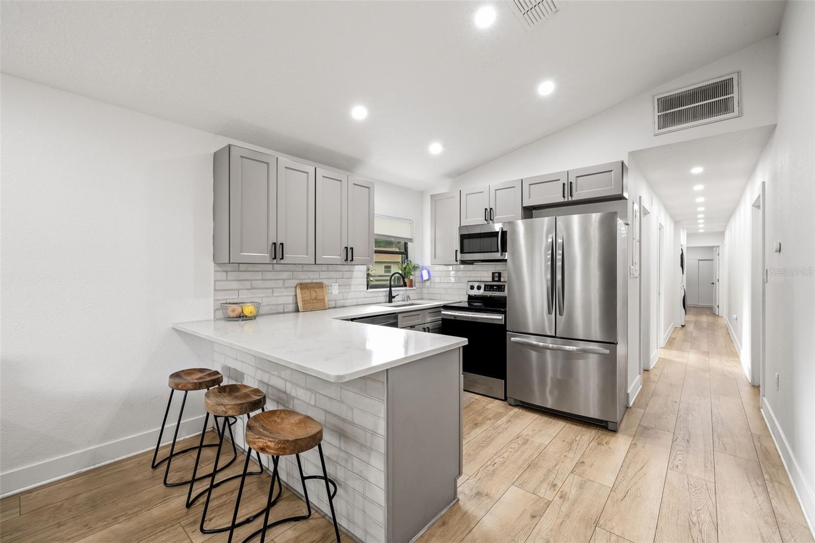 32131 HICKORY LN, SORRENTO, FL, 32776