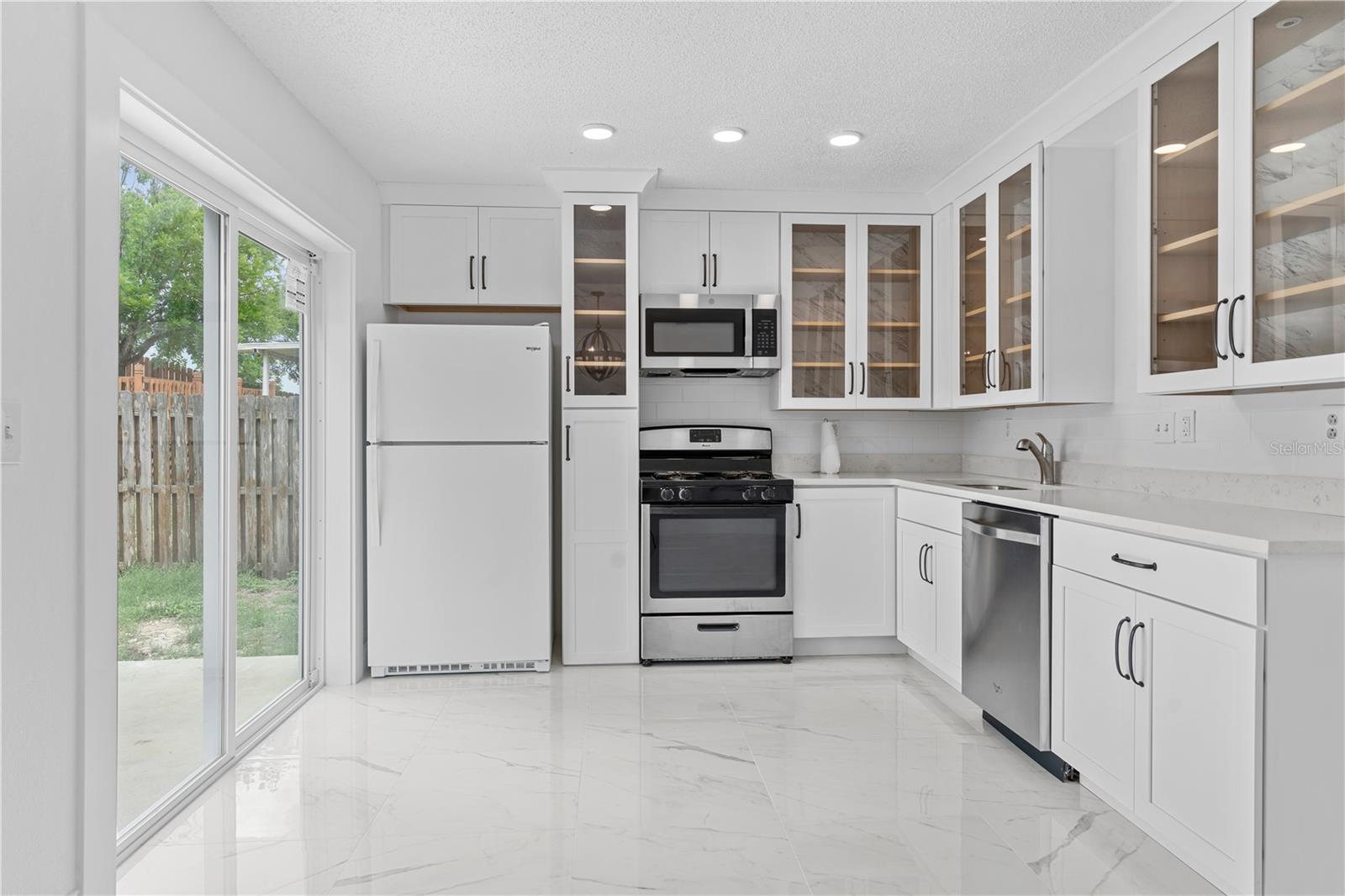 421 ROLLINS DR, DAVENPORT, FL, 33837