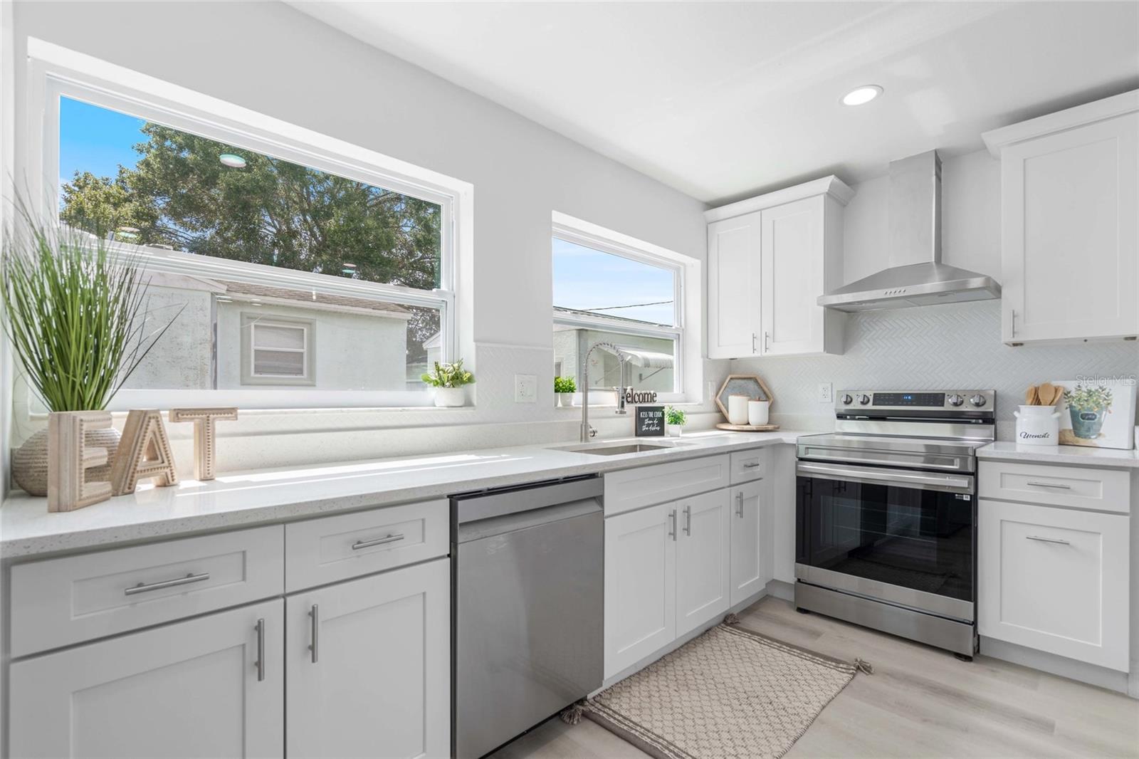 459 74TH AVE N, ST PETERSBURG, FL, 33702