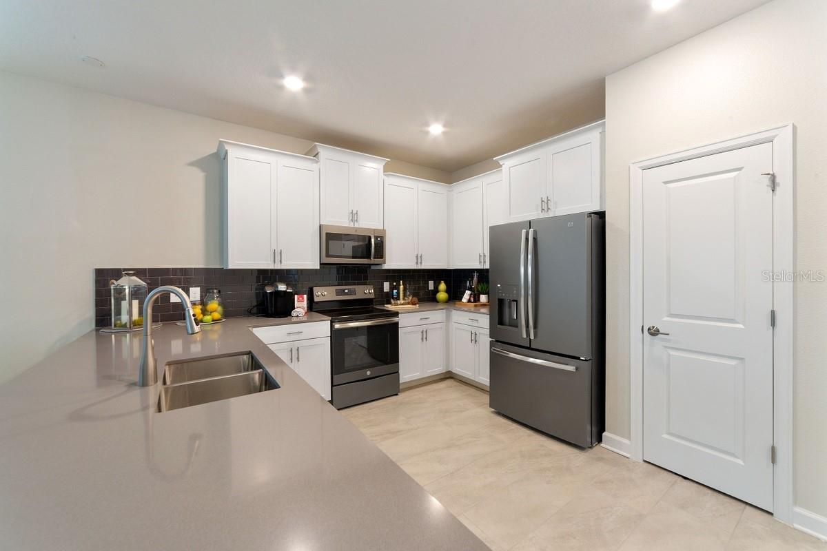 870 DROP SHOT DR, DAVENPORT, FL, 33896