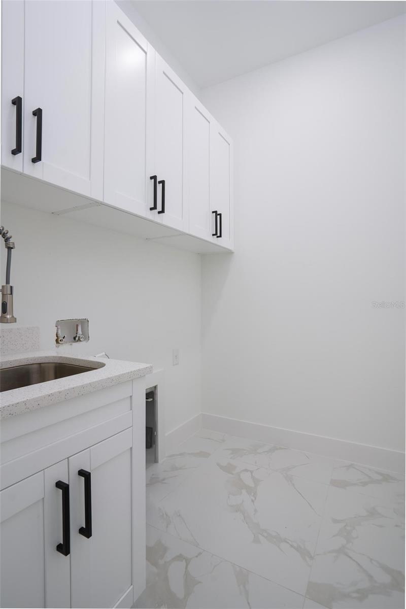 12 SE 17TH AVE, CAPE CORAL, FL, 33990