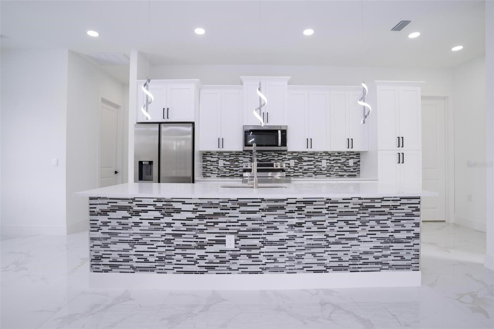 12 SE 17TH AVE, CAPE CORAL, FL, 33990