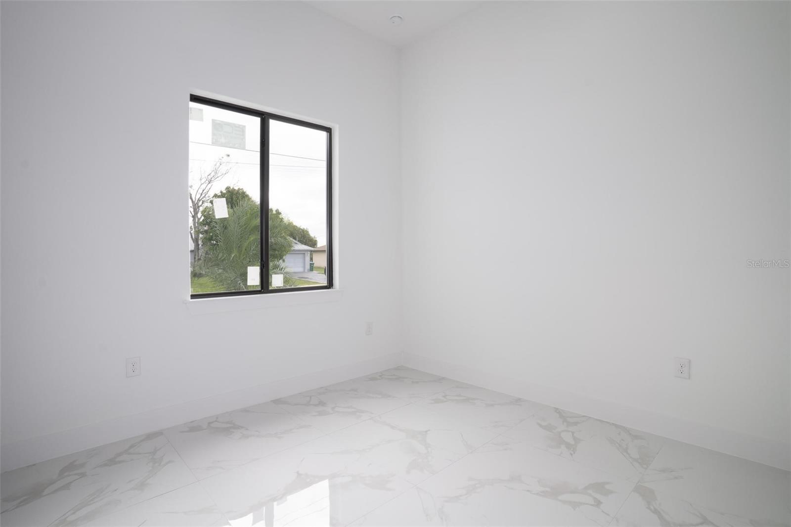 12 SE 17TH AVE, CAPE CORAL, FL, 33990