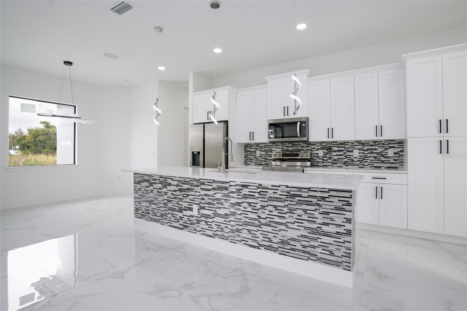 12 SE 17TH AVE, CAPE CORAL, FL, 33990