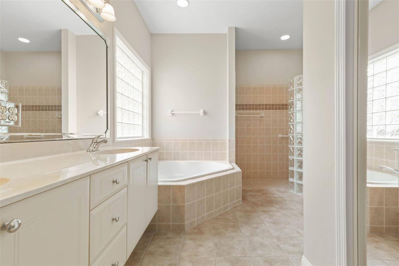 15 VILLAGE VIEW DR, PALM COAST, FL, 32137
