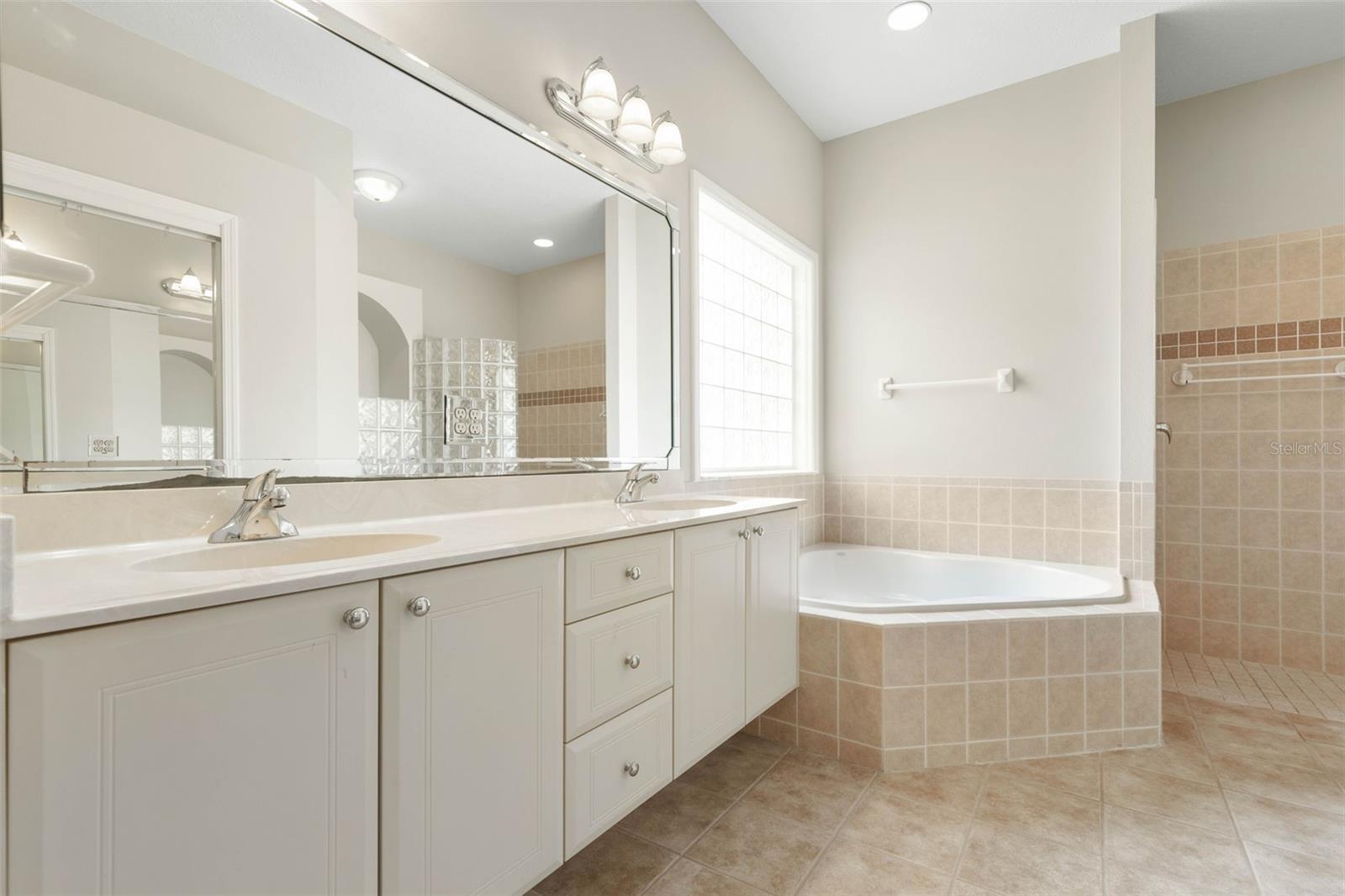 15 VILLAGE VIEW DR, PALM COAST, FL, 32137