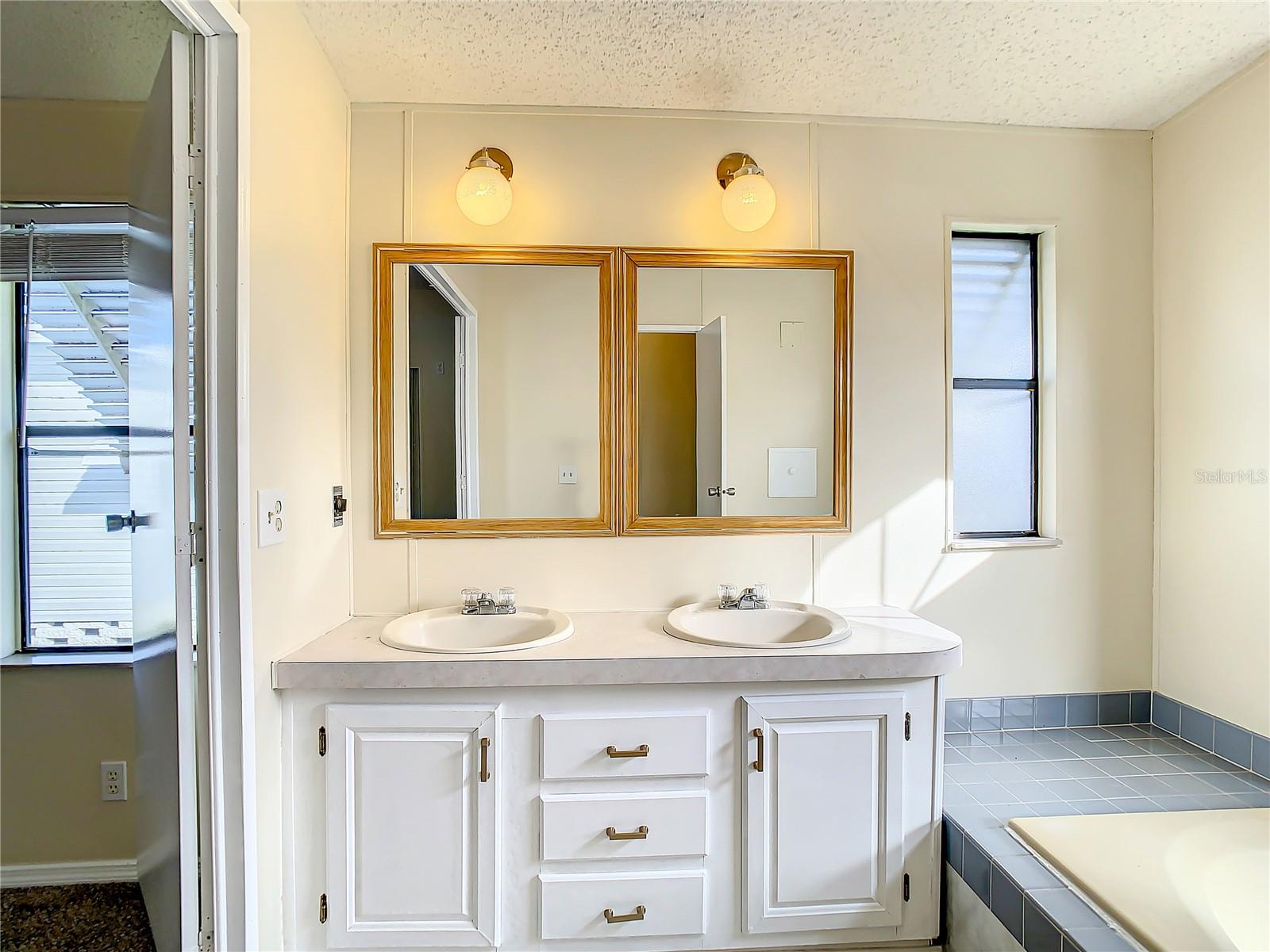 34051 BROWN BYU, WESLEY CHAPEL, FL, 33543