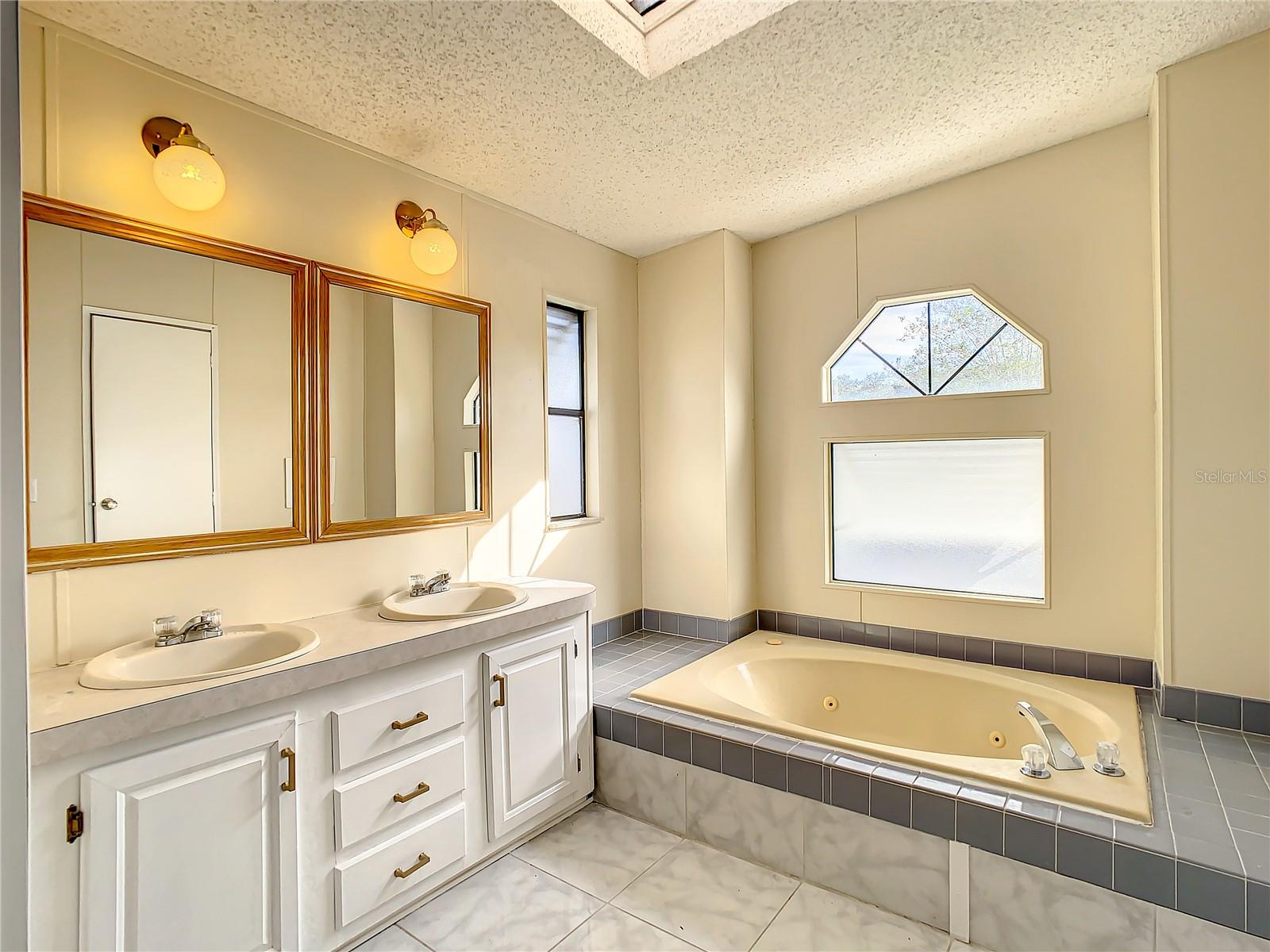 34051 BROWN BYU, WESLEY CHAPEL, FL, 33543