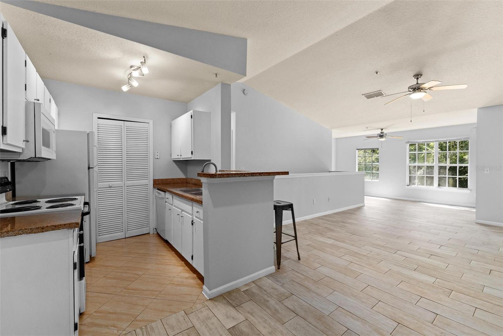 4368 S KIRKMAN RD #212, ORLANDO, FL, 32811