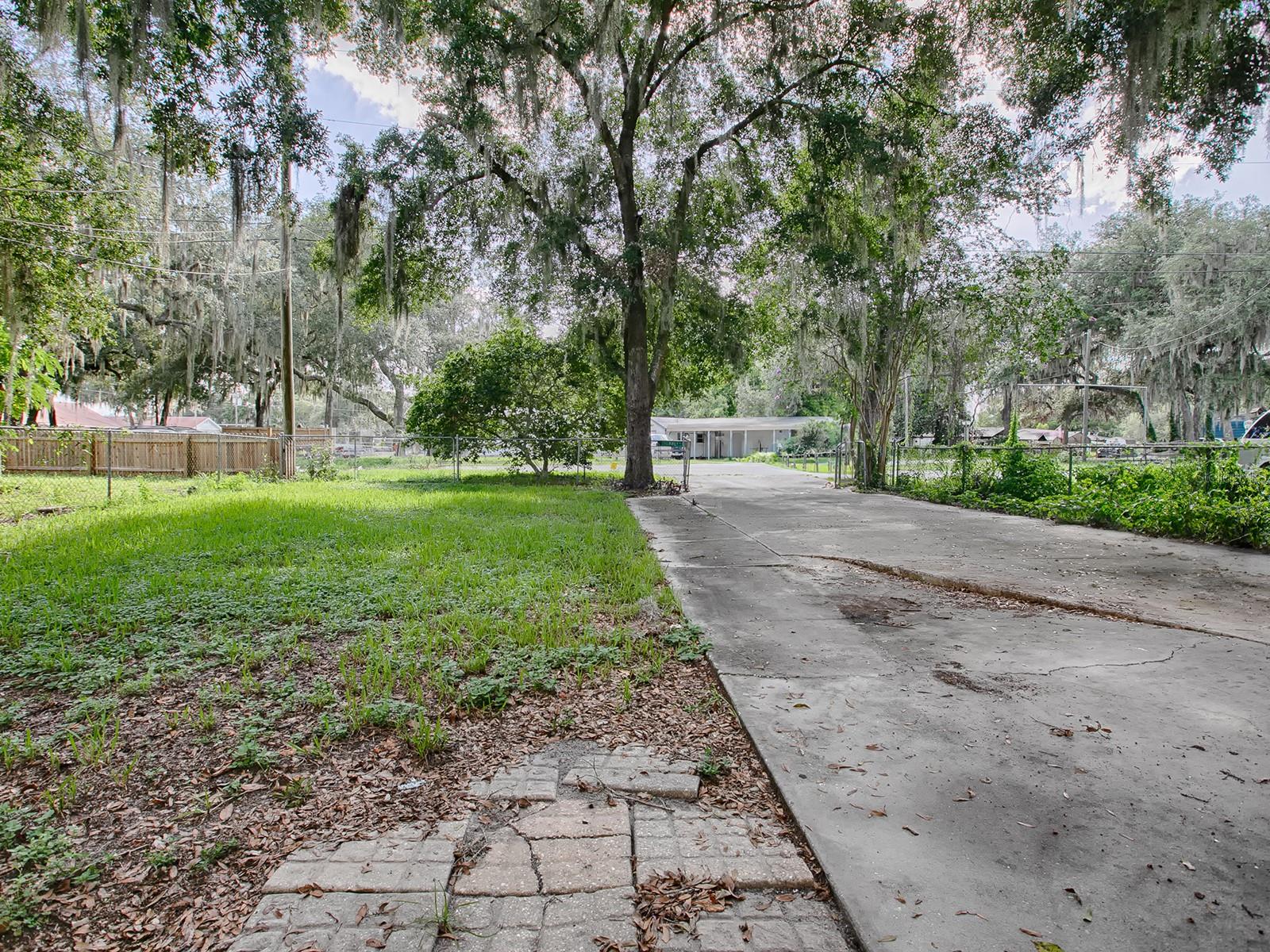 853 CR 484, LAKE PANASOFFKEE, FL, 33538