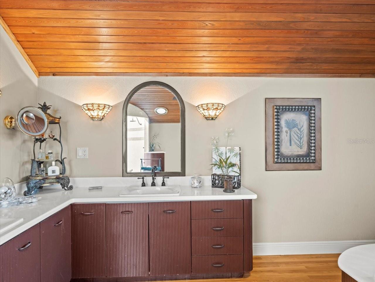 U8251980 Property Photo