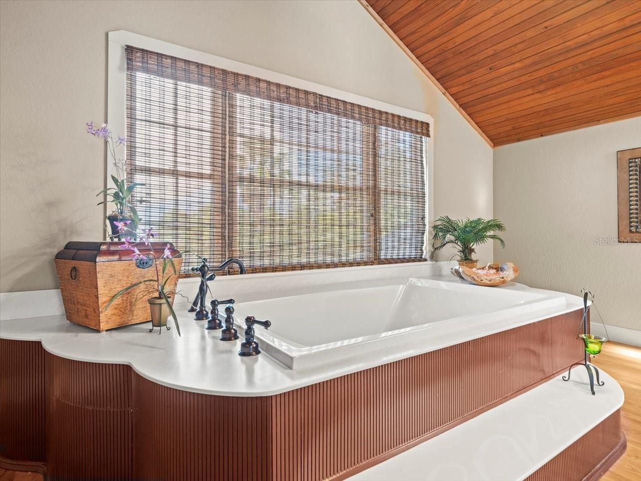 U8251980 Property Photo