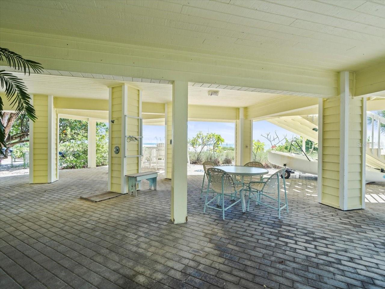 U8251980 Property Photo