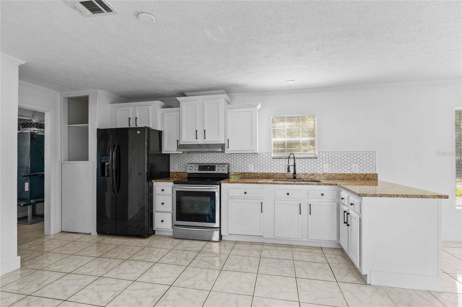 10900 LAKE DR, NEW PORT RICHEY, FL, 34654
