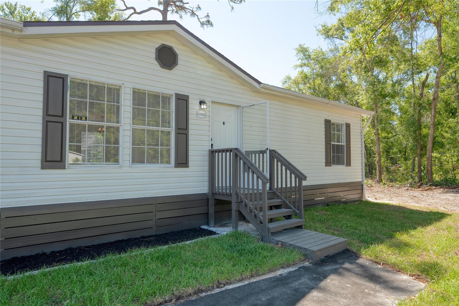 10900 LAKE DR, NEW PORT RICHEY, FL, 34654