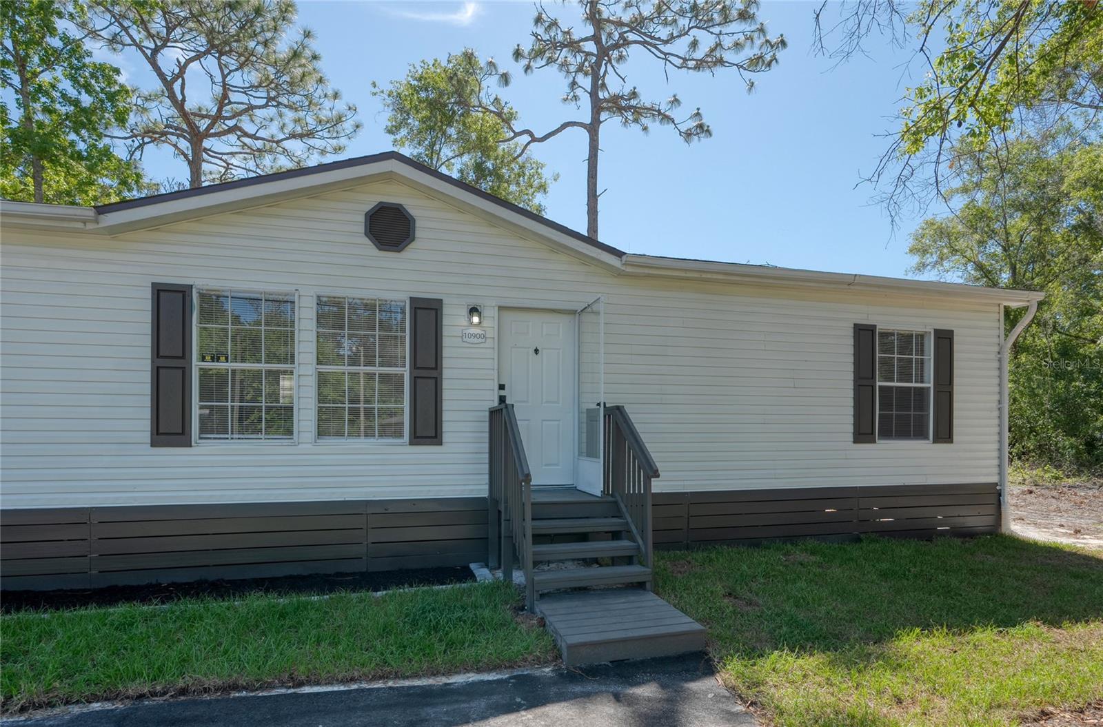 10900 LAKE DR, NEW PORT RICHEY, FL, 34654