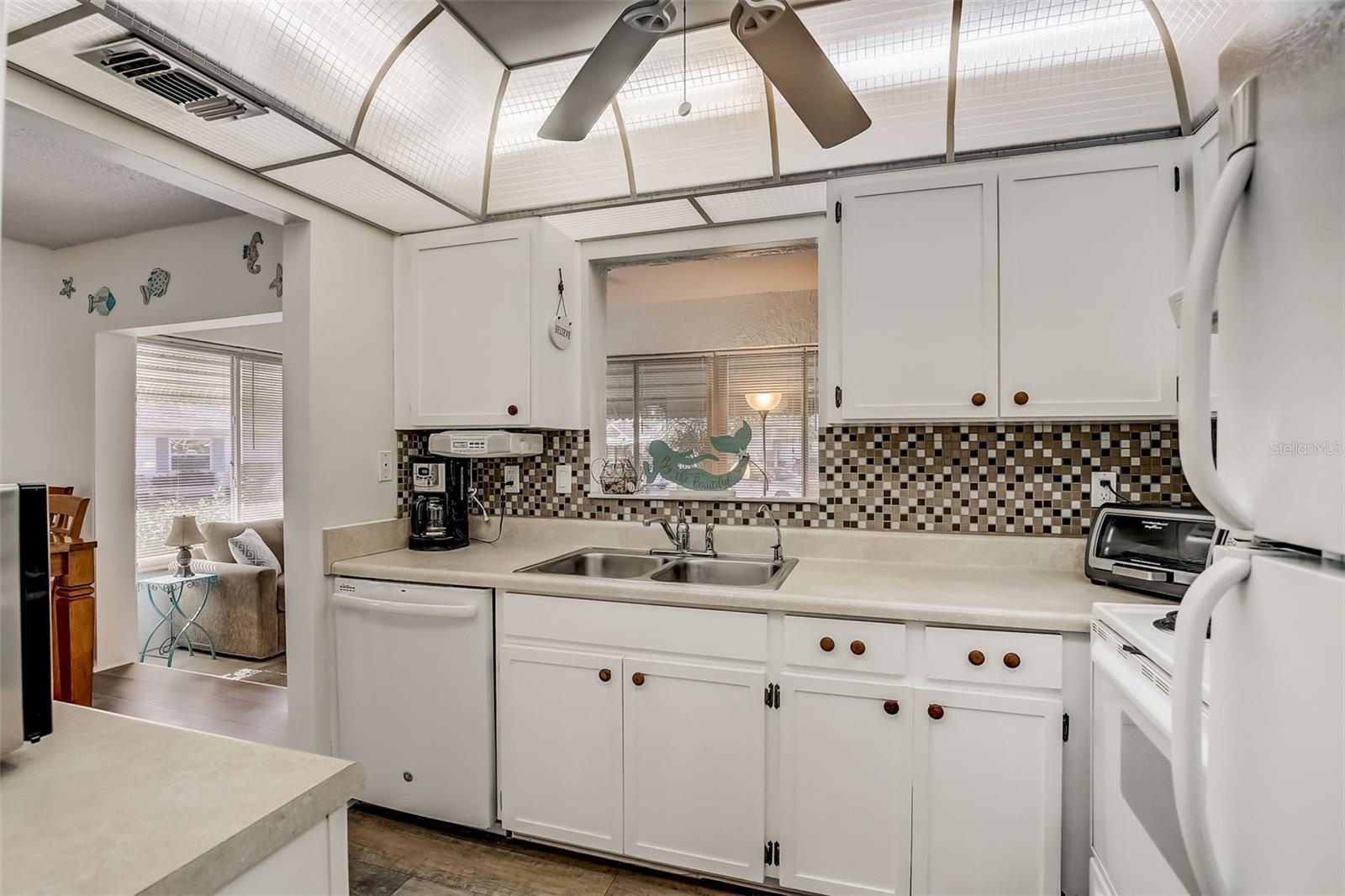 2344 GLENMORE CIR, SUN CITY CENTER, FL, 33573