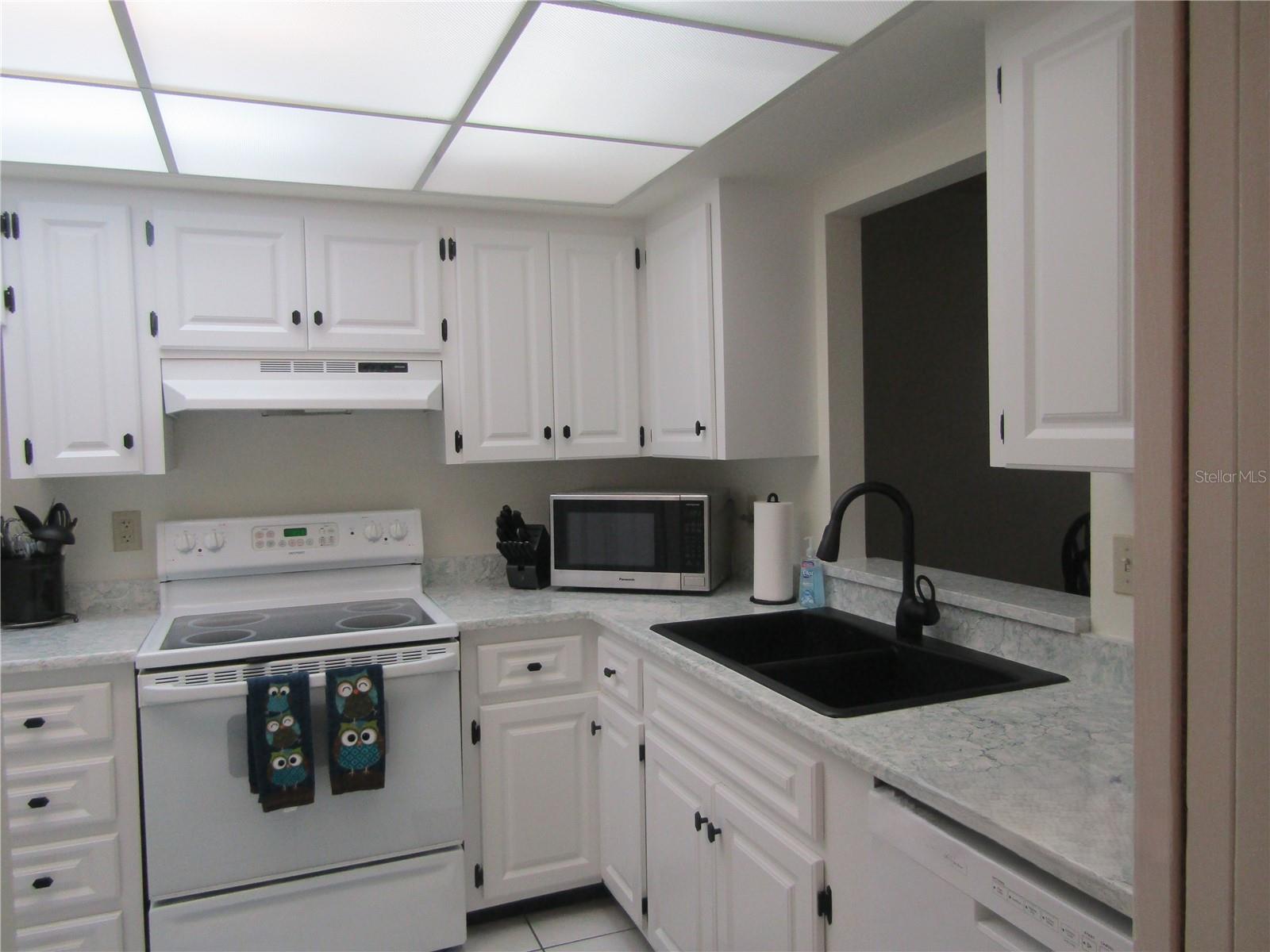 7050 W COUNTRY CLUB DR N #10-A, SARASOTA, FL, 34243