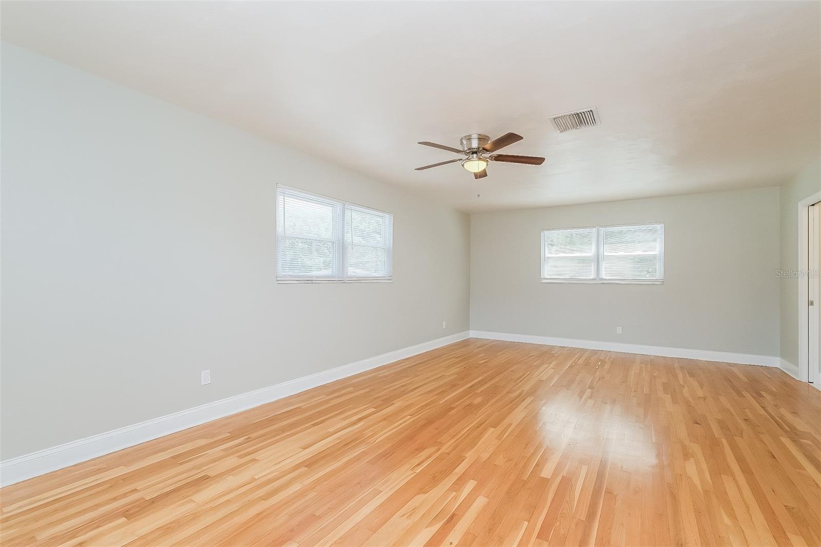 1415 E HENRY AVE, TAMPA, FL, 33604