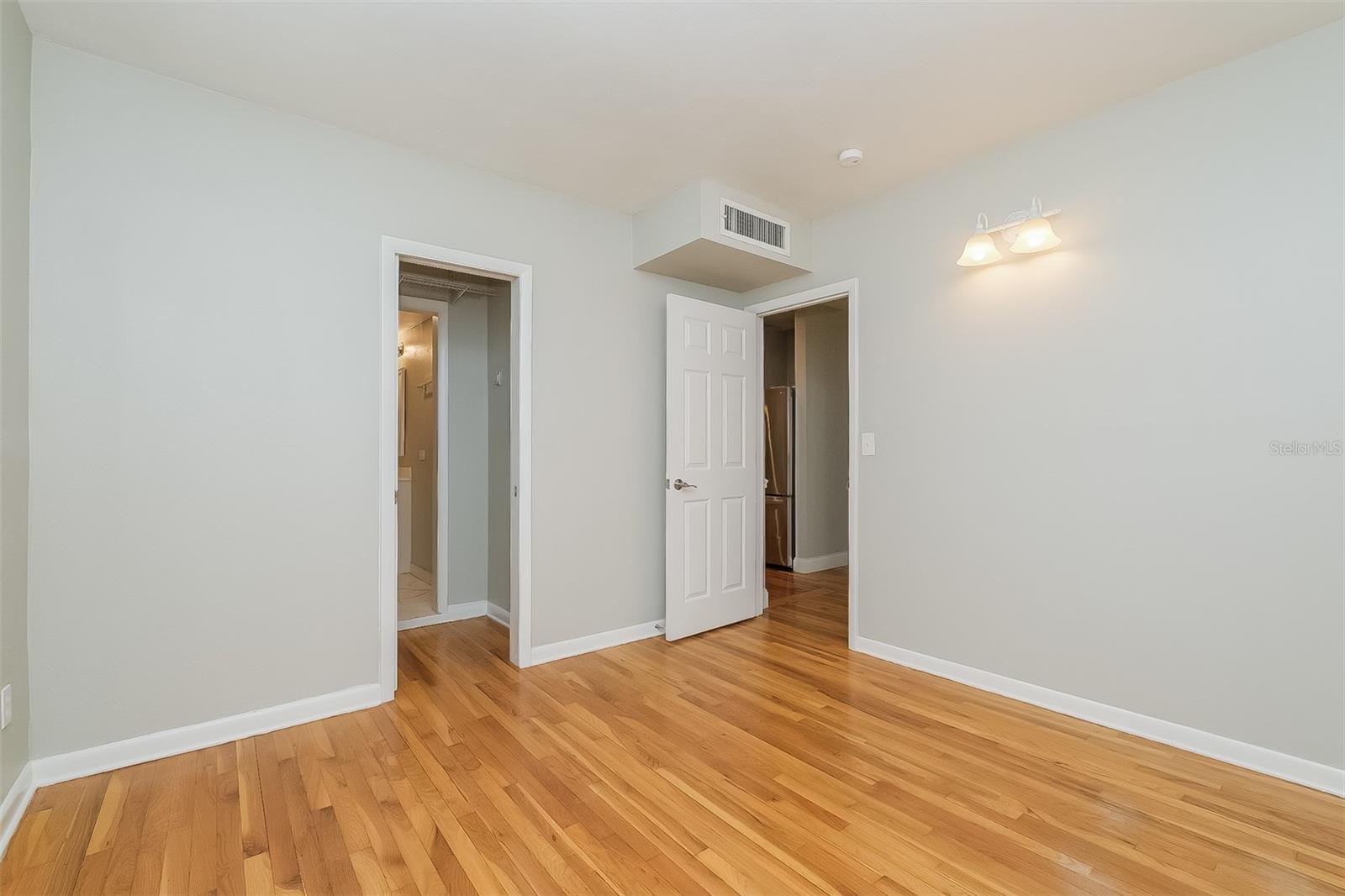 1415 E HENRY AVE, TAMPA, FL, 33604