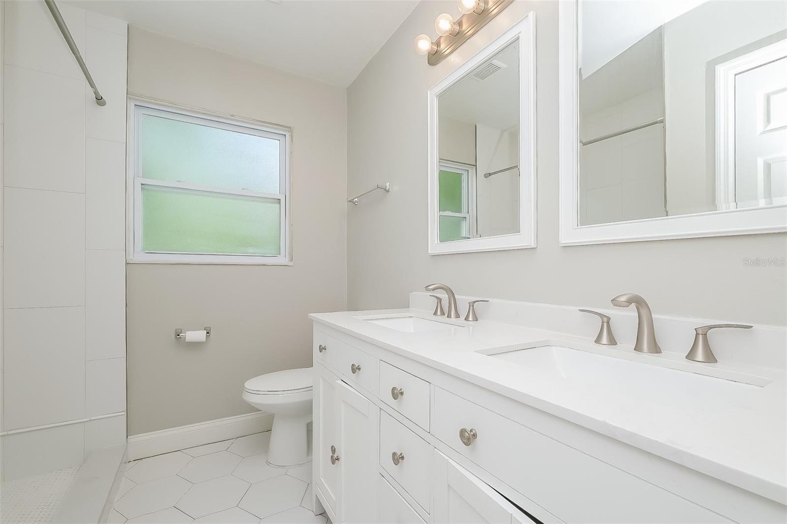 1415 E HENRY AVE, TAMPA, FL, 33604