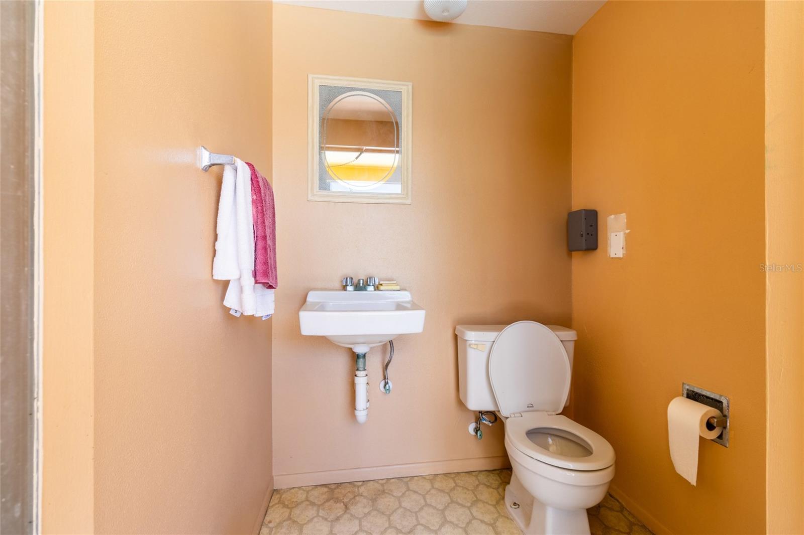 3605 COUNTRY CLUB BLVD #C, CAPE CORAL, FL, 33904