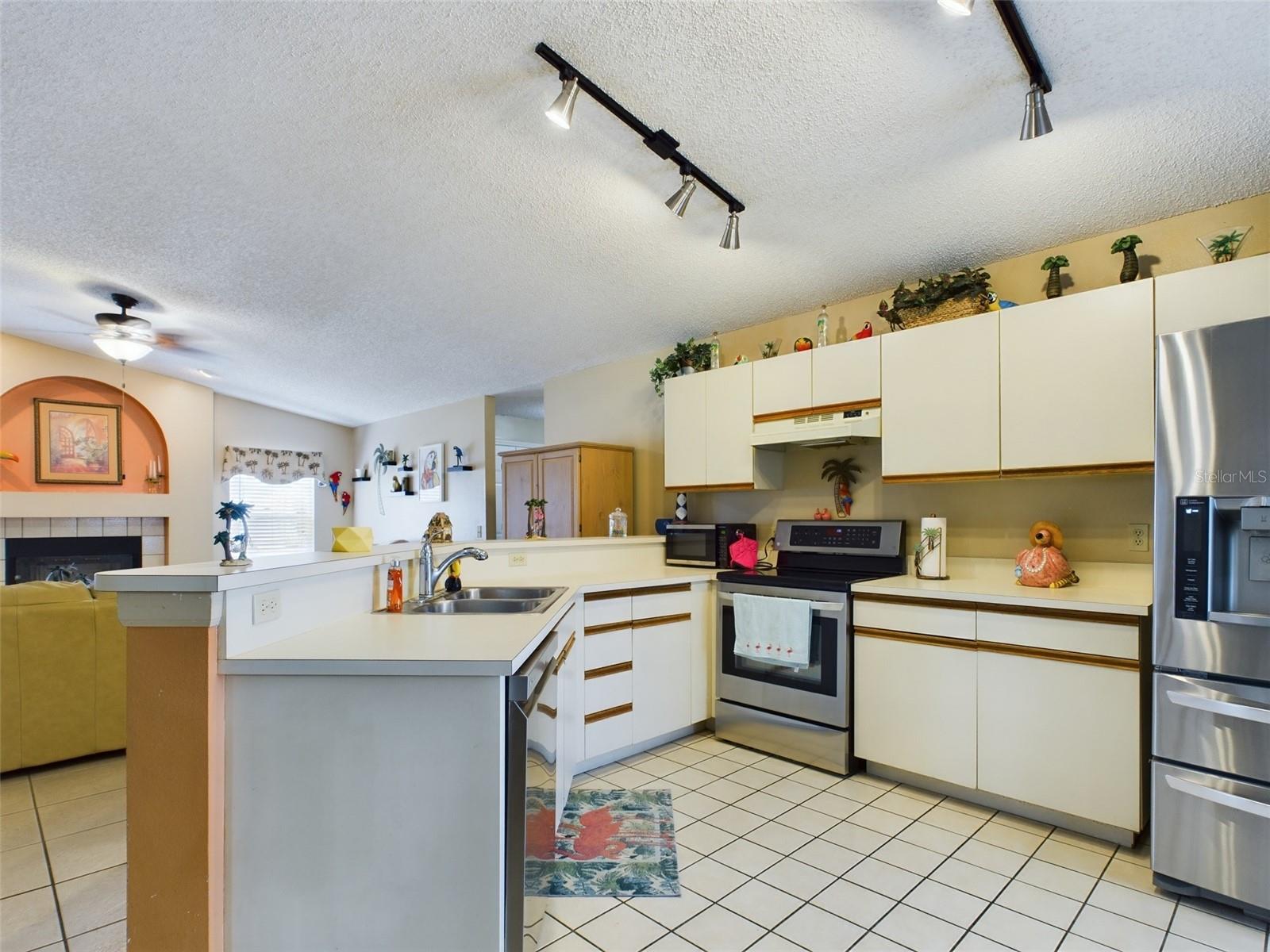 24213 TWIN LAKE DR, LAND O LAKES, FL, 34639