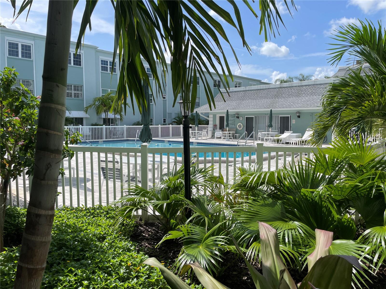 1706 BELLEAIR FOREST DR #214, BELLEAIR, FL, 33756
