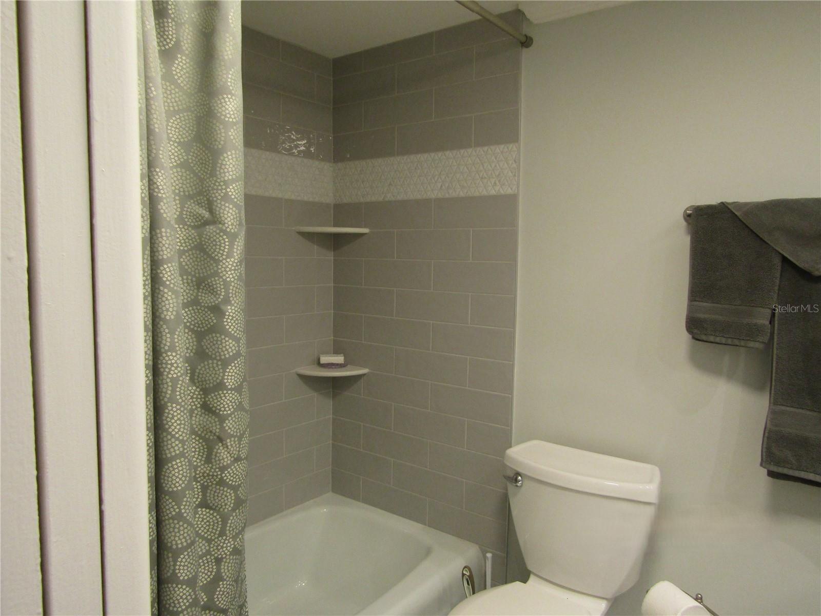 7351 W COUNTRY CLUB DR N #202, SARASOTA, FL, 34243