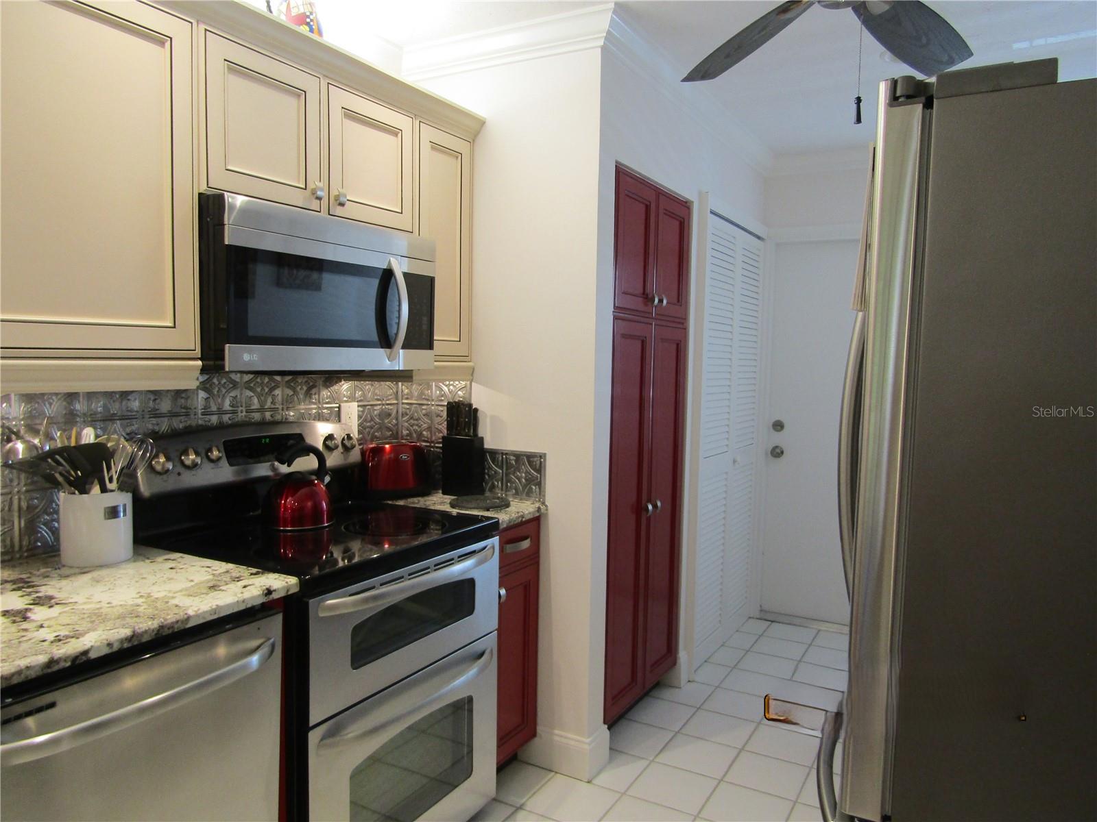7351 W COUNTRY CLUB DR N #202, SARASOTA, FL, 34243