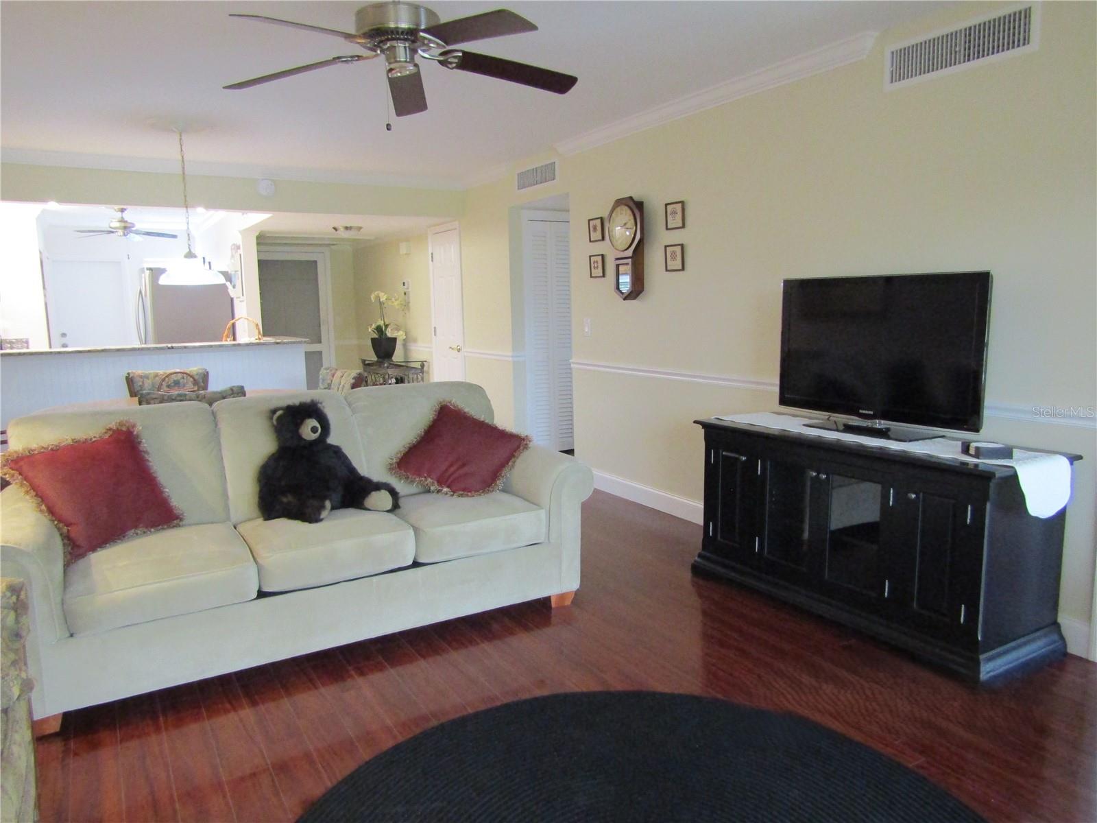 7351 W COUNTRY CLUB DR N #202, SARASOTA, FL, 34243