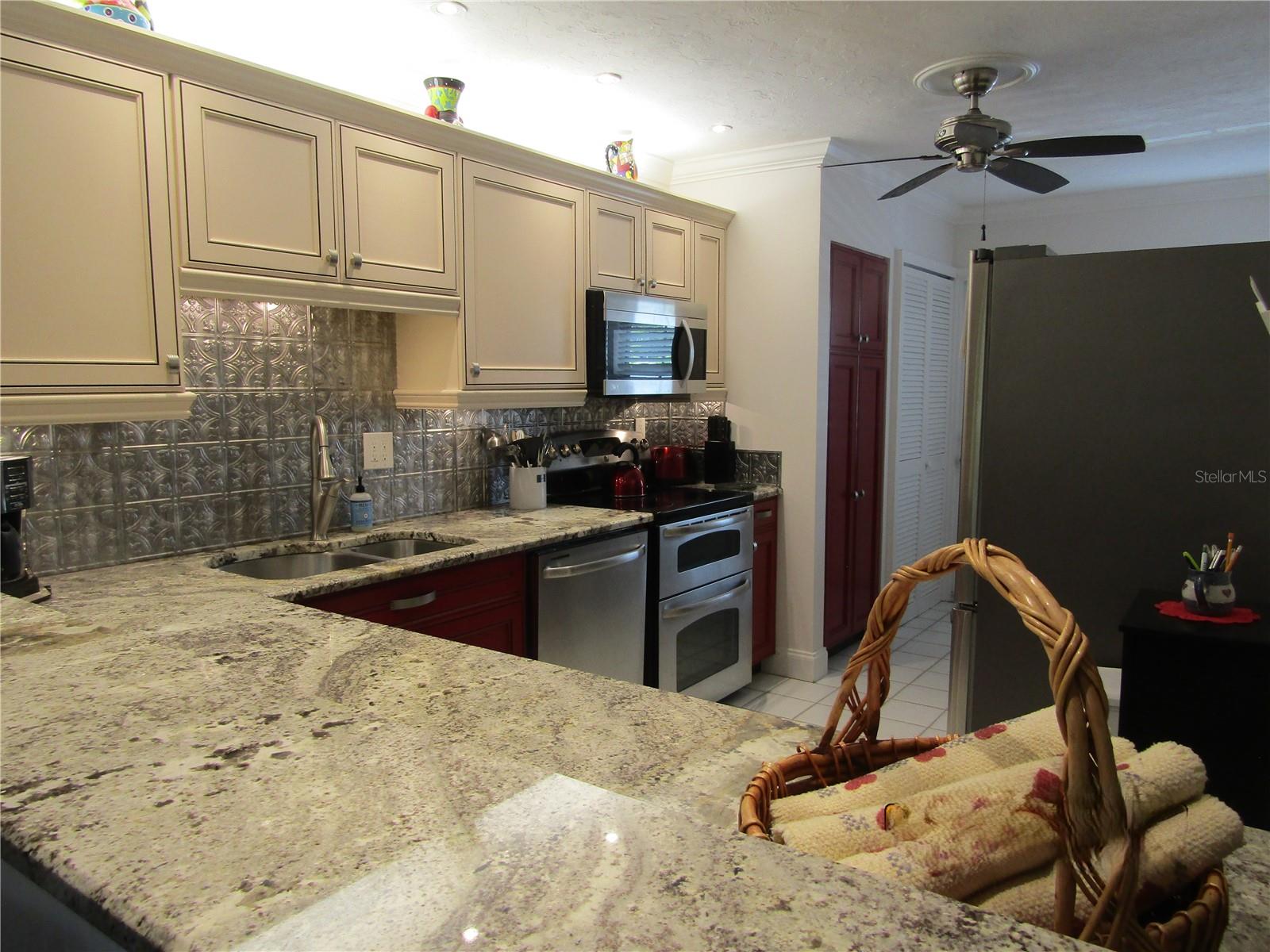 7351 W COUNTRY CLUB DR N #202, SARASOTA, FL, 34243