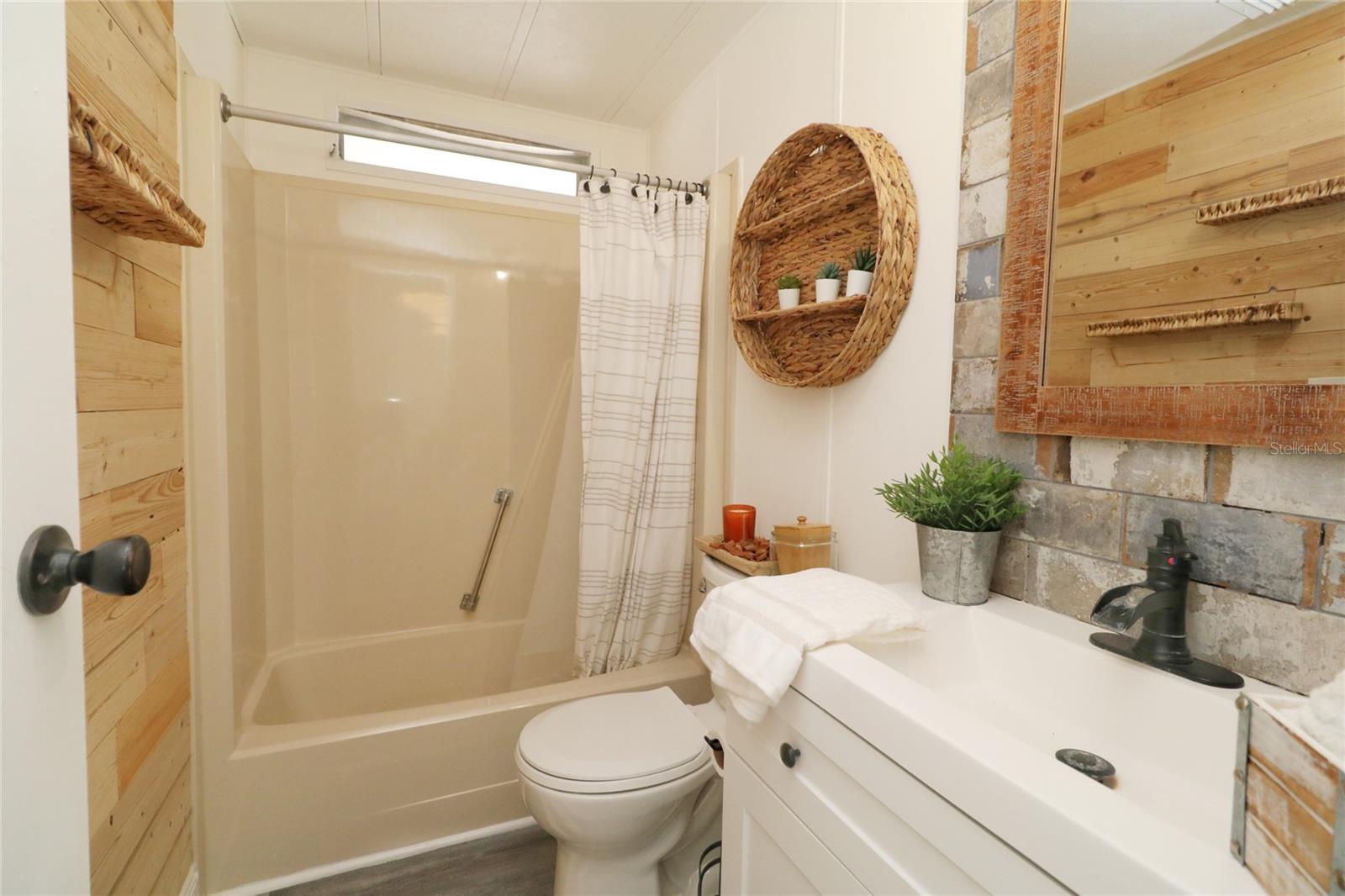119 S SAINT THOMAS CIR, APOLLO BEACH, FL, 33572