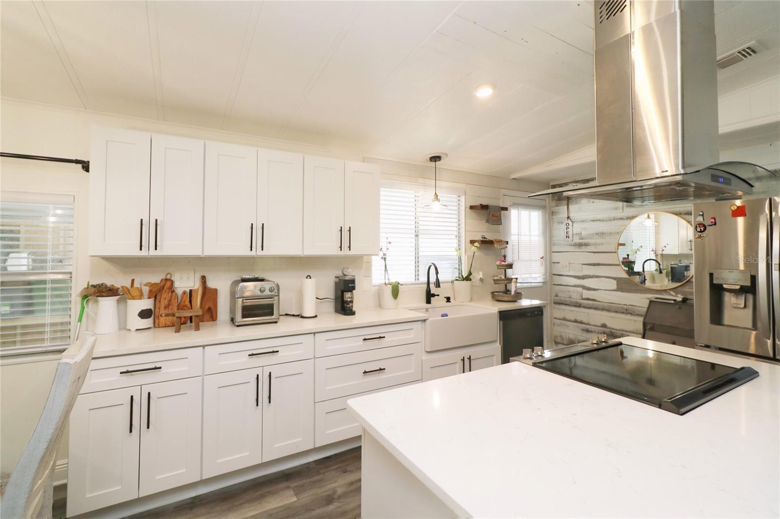 119 S SAINT THOMAS CIR, APOLLO BEACH, FL, 33572