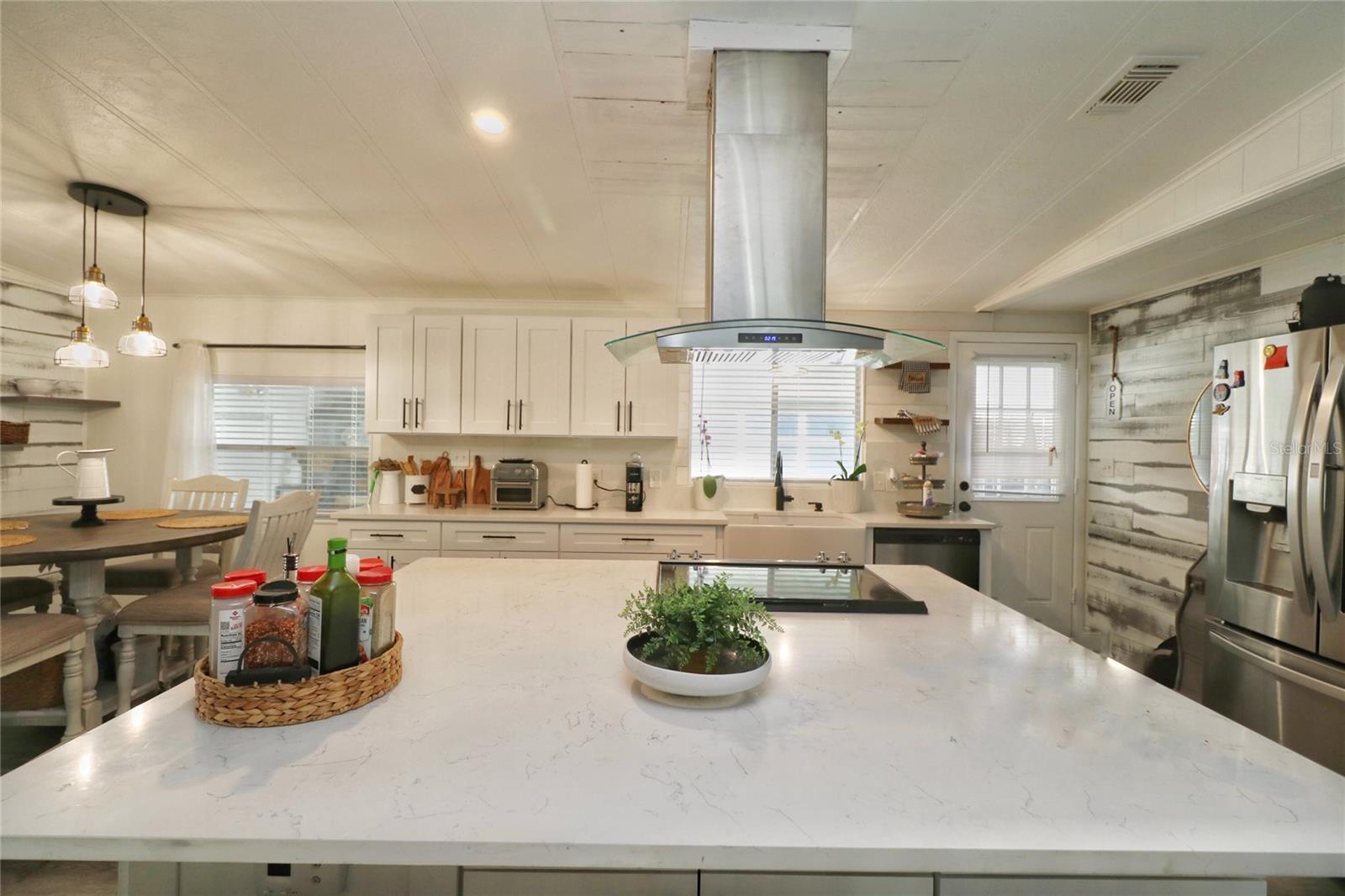 119 S SAINT THOMAS CIR, APOLLO BEACH, FL, 33572
