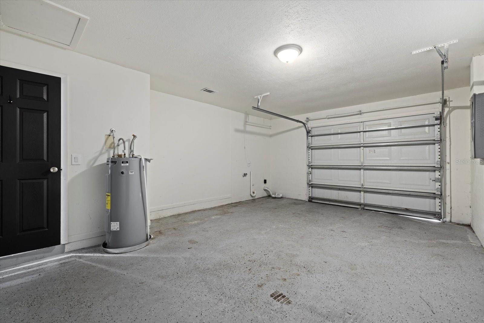 7018 N CENTER DR, TAMPA, FL, 33604