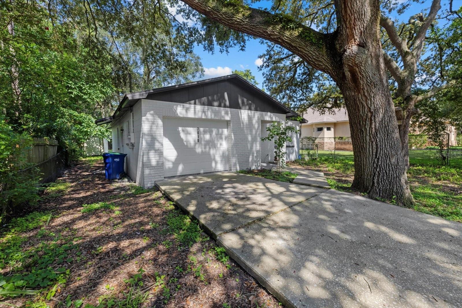 7018 N CENTER DR, TAMPA, FL, 33604