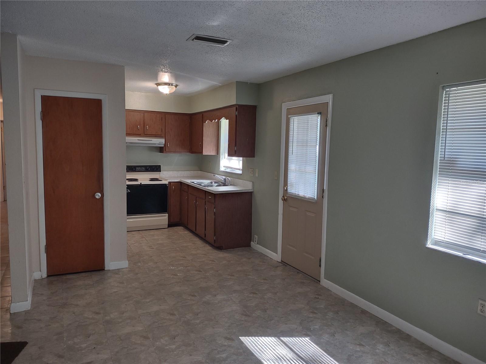 123 N HIGH ST, LAKE MARY, FL, 32746