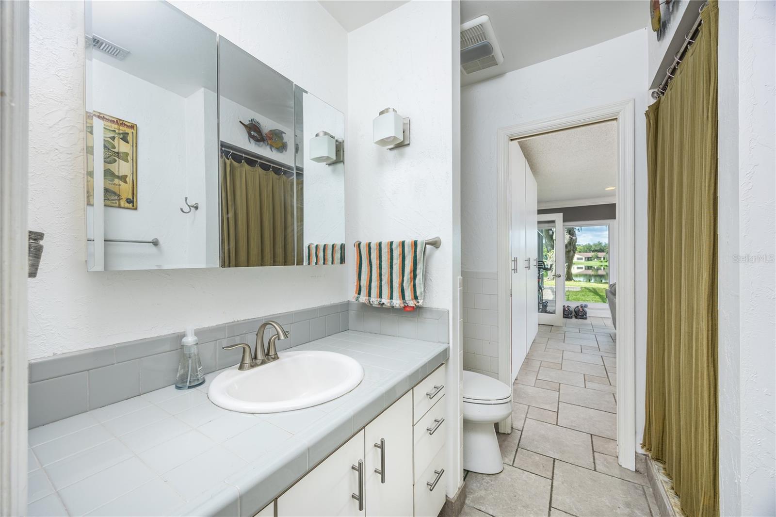 3744 E LAKE DR, LAND O LAKES, FL, 34639