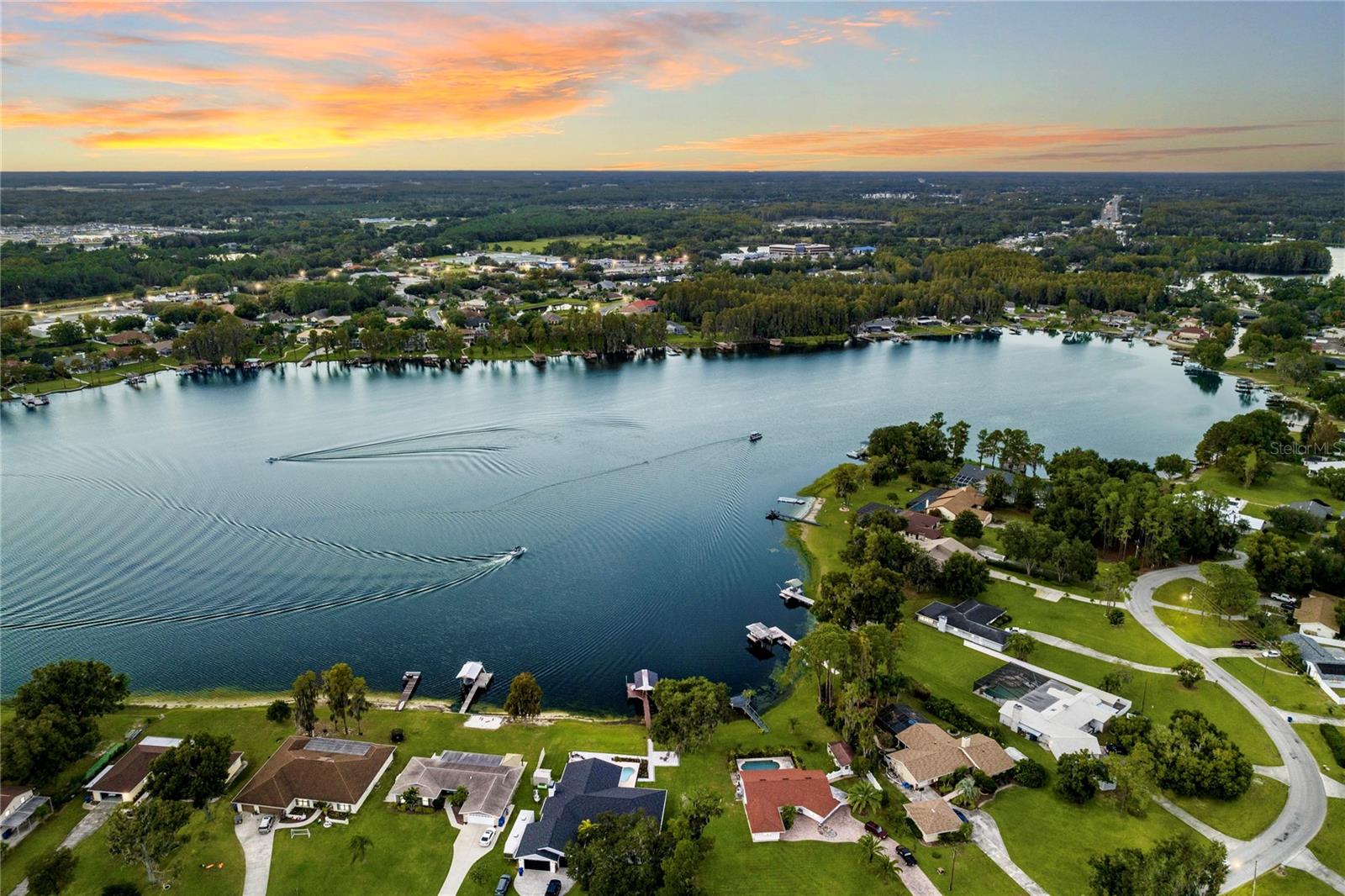 3744 E LAKE DR, LAND O LAKES, FL, 34639