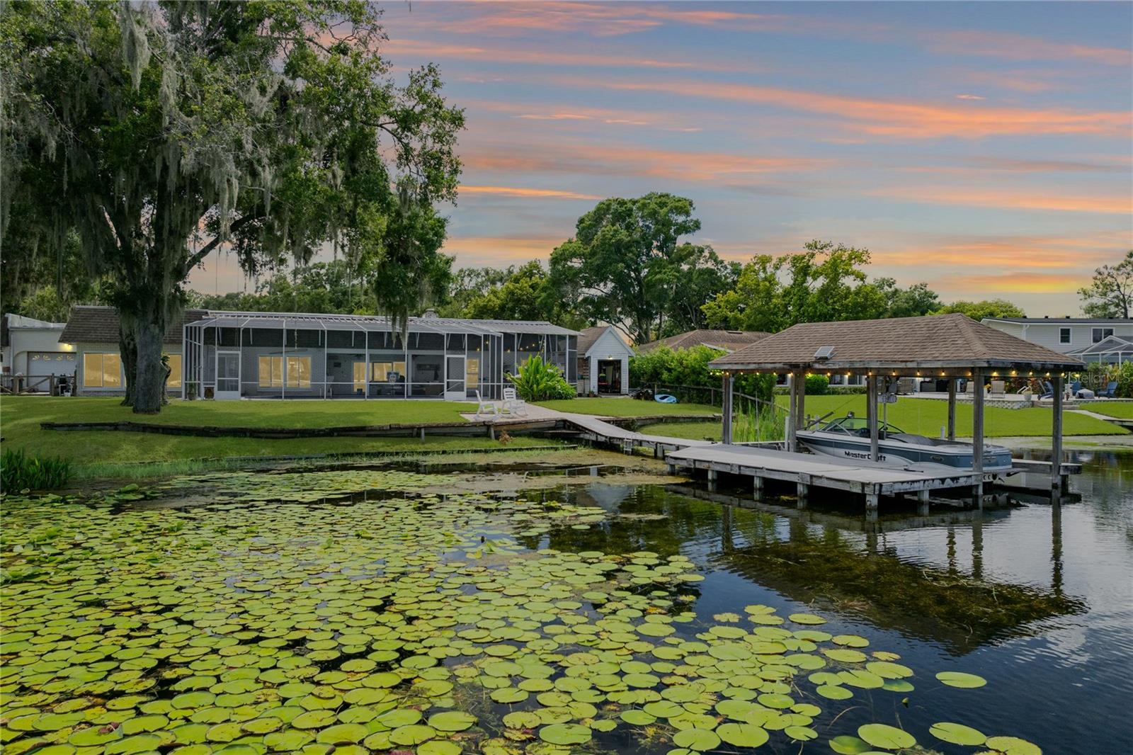 3744 E LAKE DR, LAND O LAKES, FL, 34639