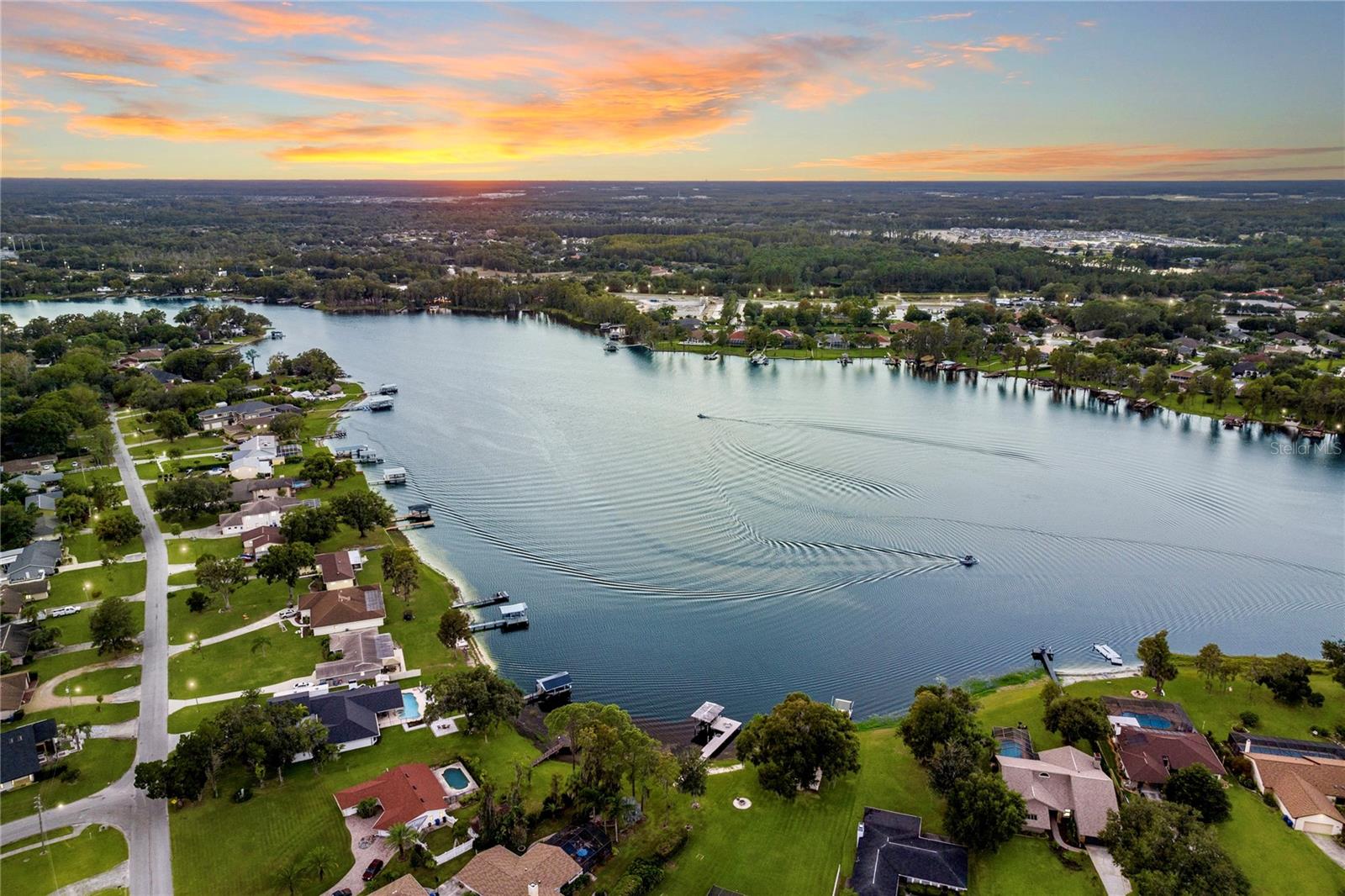 3744 E LAKE DR, LAND O LAKES, FL, 34639